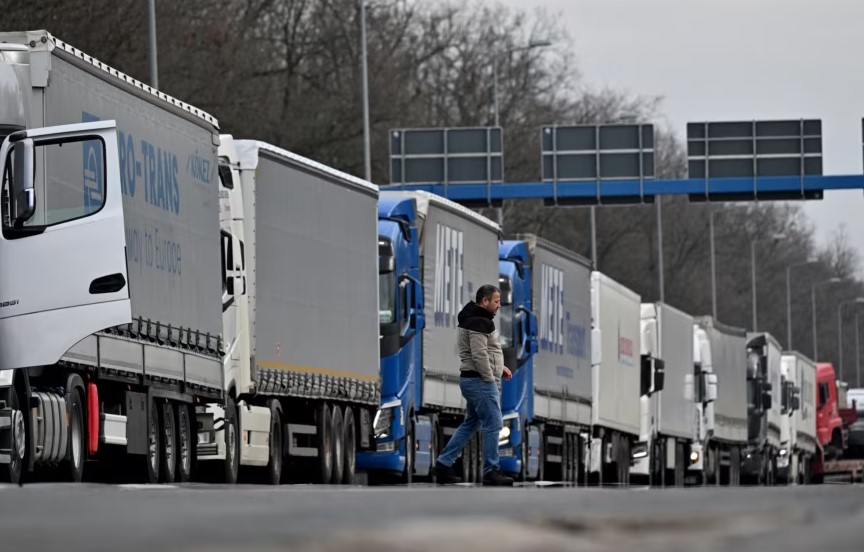Transportuesit nga Serbia dhe Bosnja vazhdojnë bllokadat në pikat kufitare për të pestën ditë